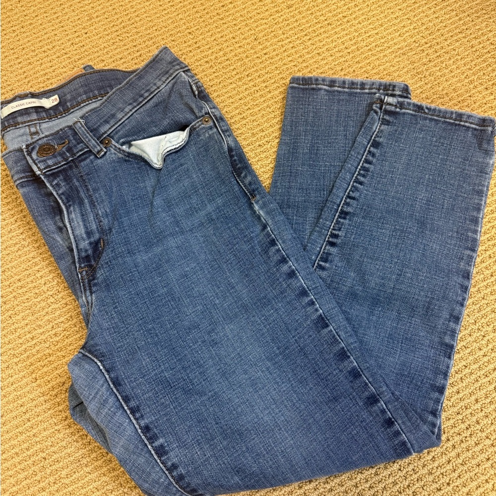 Size 28 Levi's Classic Straight Leg Denim Jeans